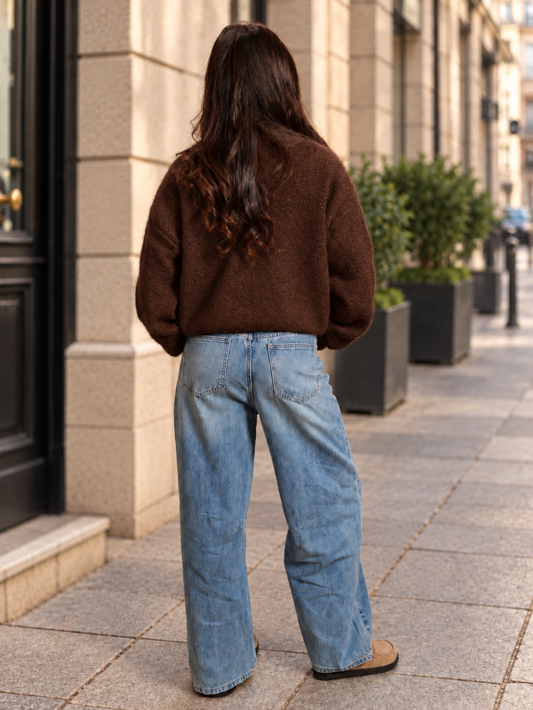 Promenade_urbaine_en_chocolat_profond.png